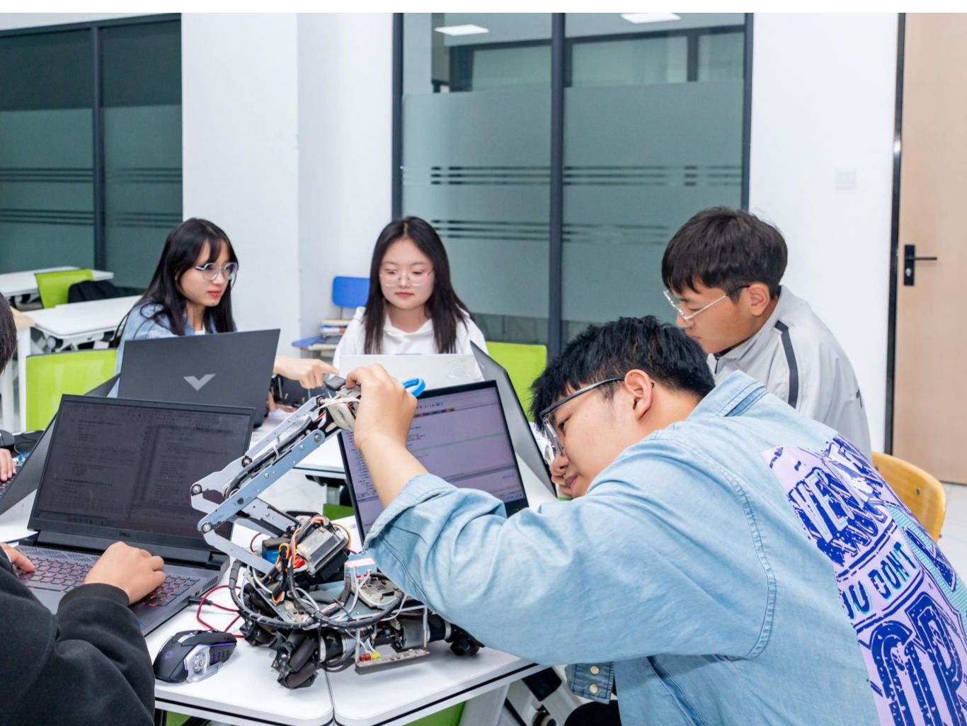 bat365在线中国官网登录入口学子荣获20项殊荣，位列省内同类院校第一