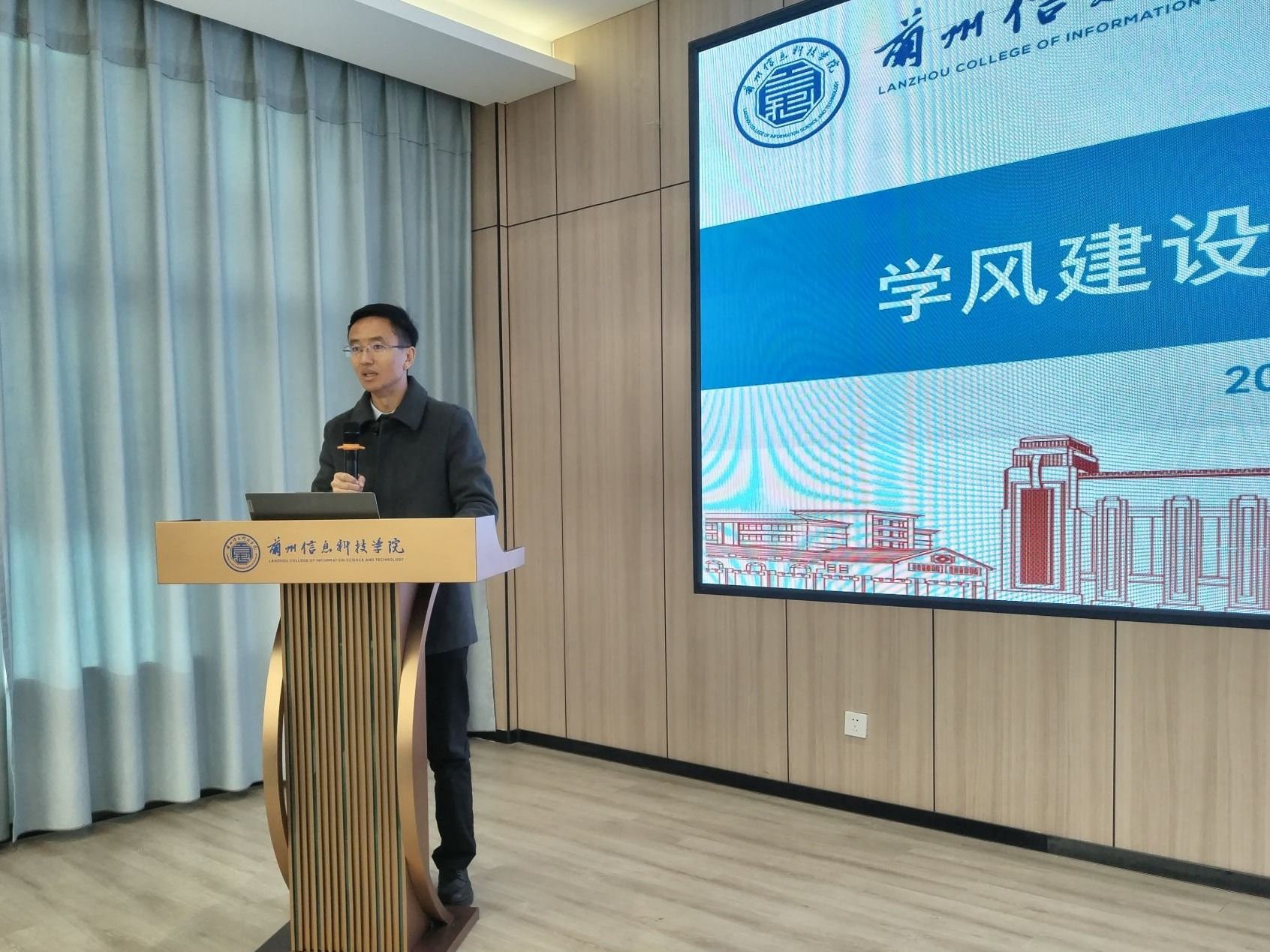 聚焦学风建设，落实立德树人，  bat365在线中国官网登录入口召开学风建设专项主题研讨会