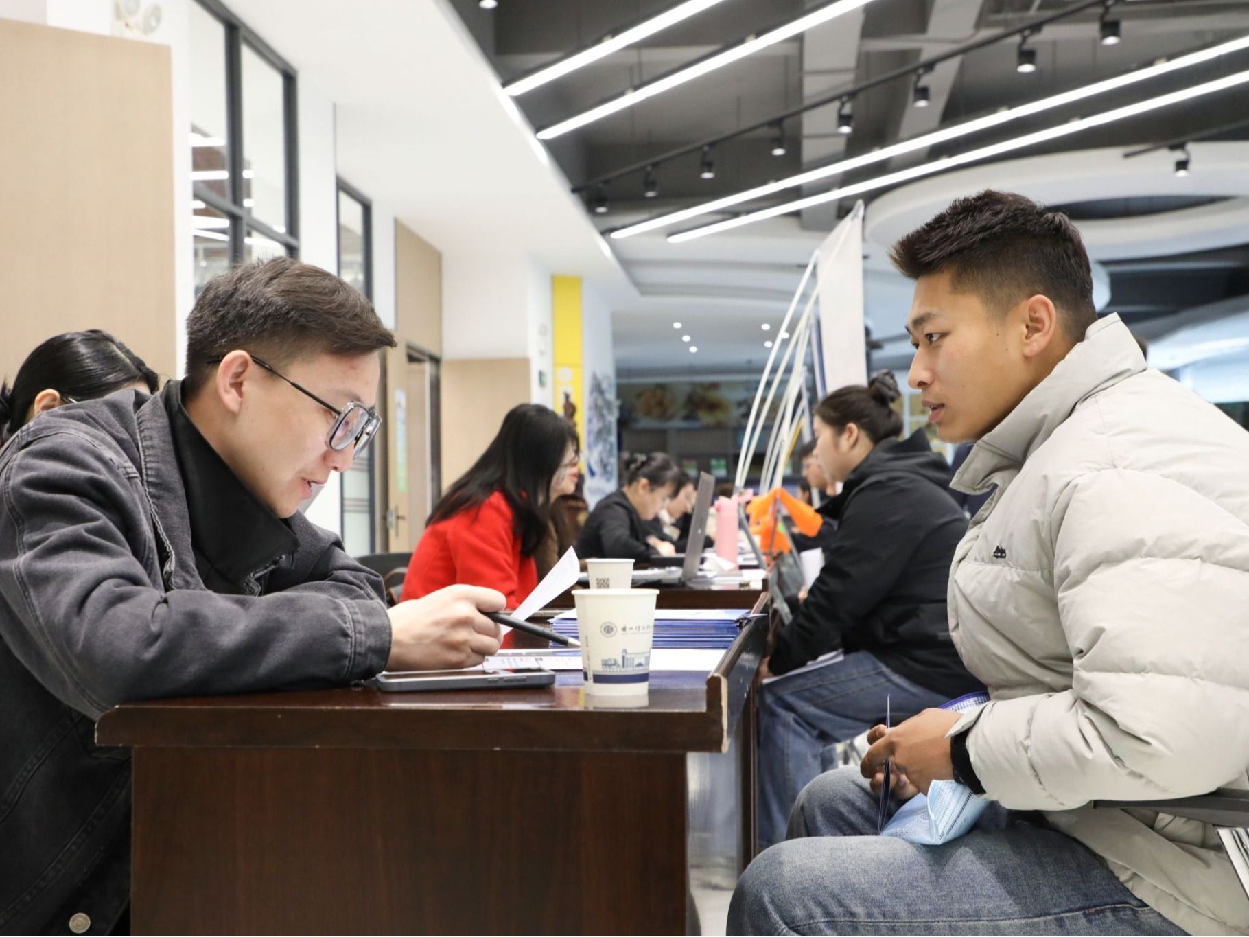 “海纳英才 盐途有你”——bat365在线中国官网登录入口浙江海盐县专场招聘会圆满结束