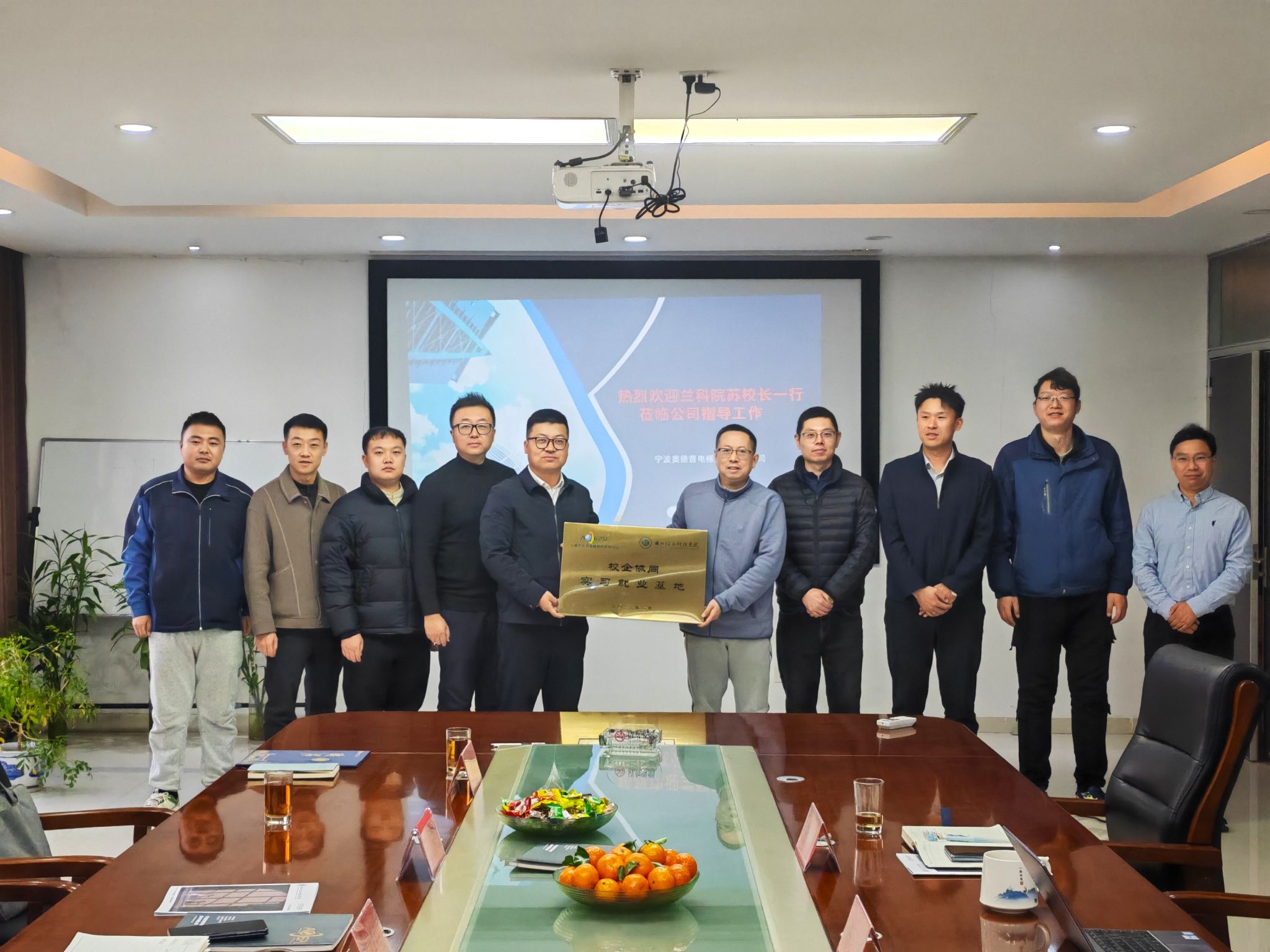 bat365在线中国官网登录入口与浙江慈溪市共建就业实习与后备人才基地，校地合作再谱新篇