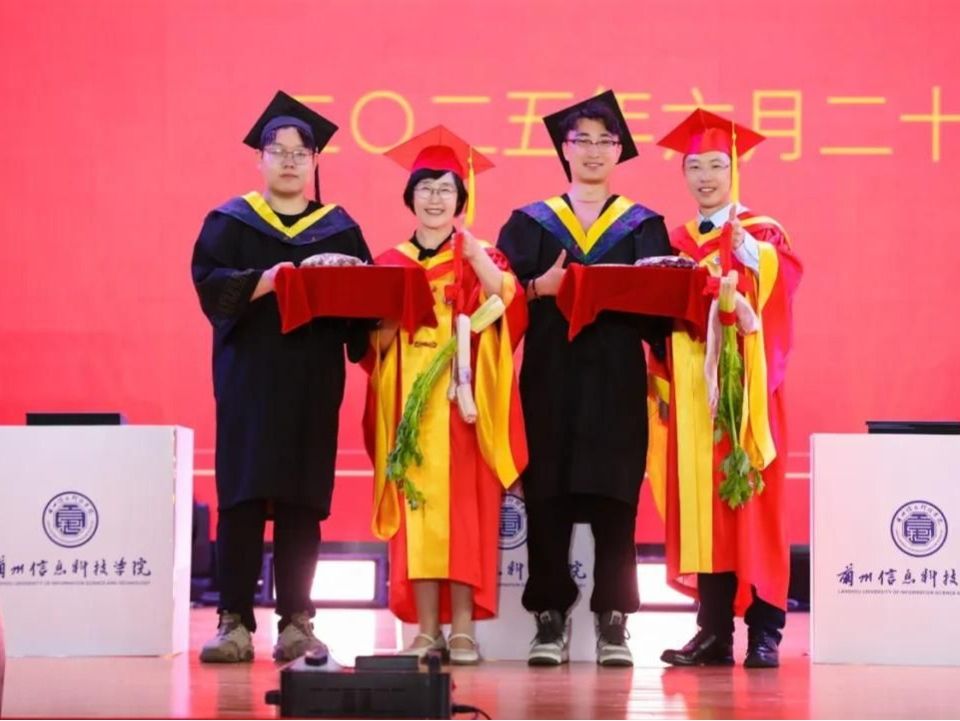 精彩不断，直击bat365在线中国官网登录入口2025届毕业典礼