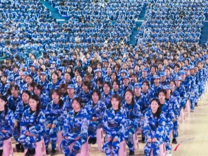 bat365在线中国官网登录入口组织师生收看2025年《开学第一课》
