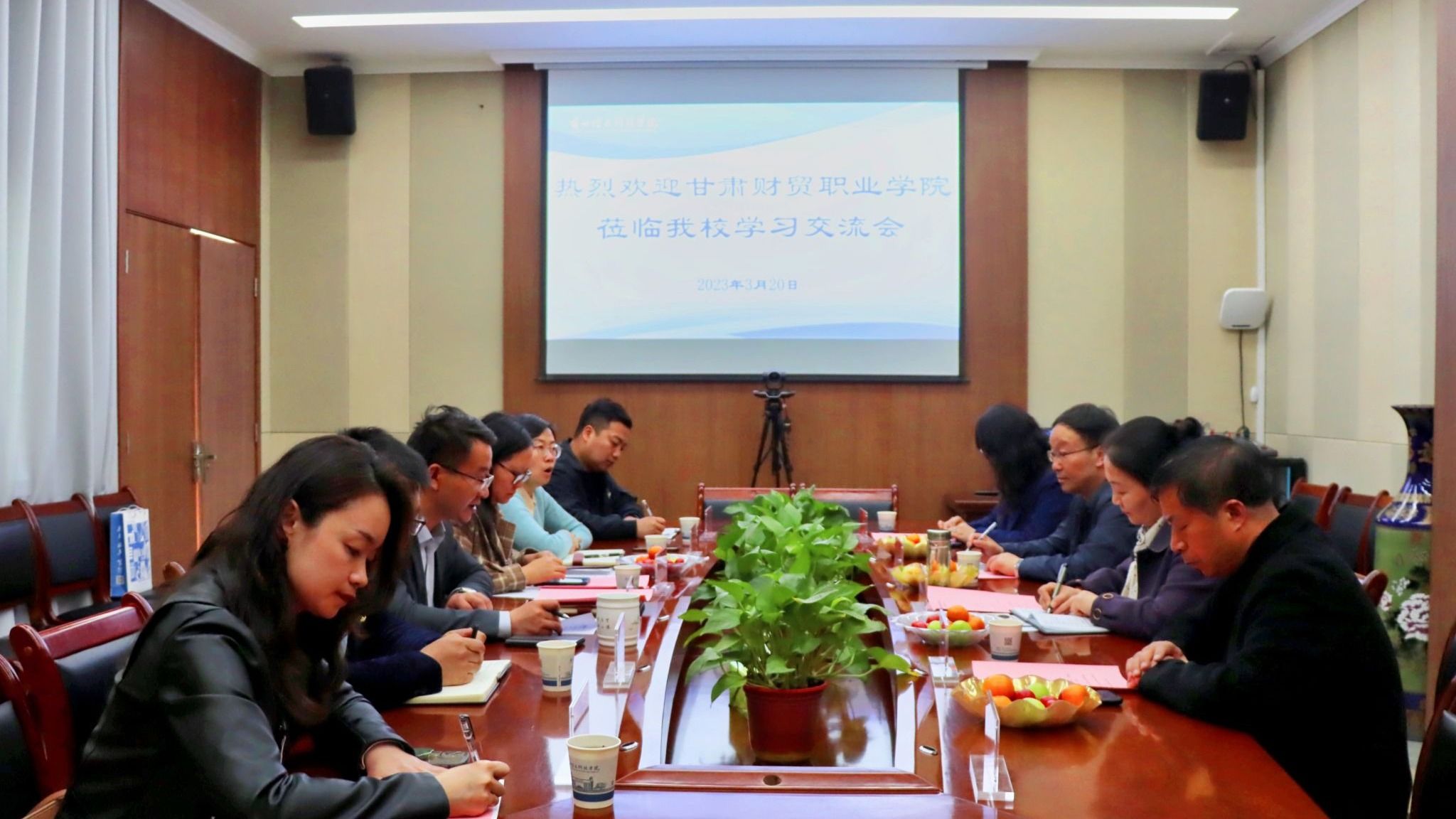 甘肃财贸职业技术学院前来bat365在线中国官网登录入口进行交流调研
