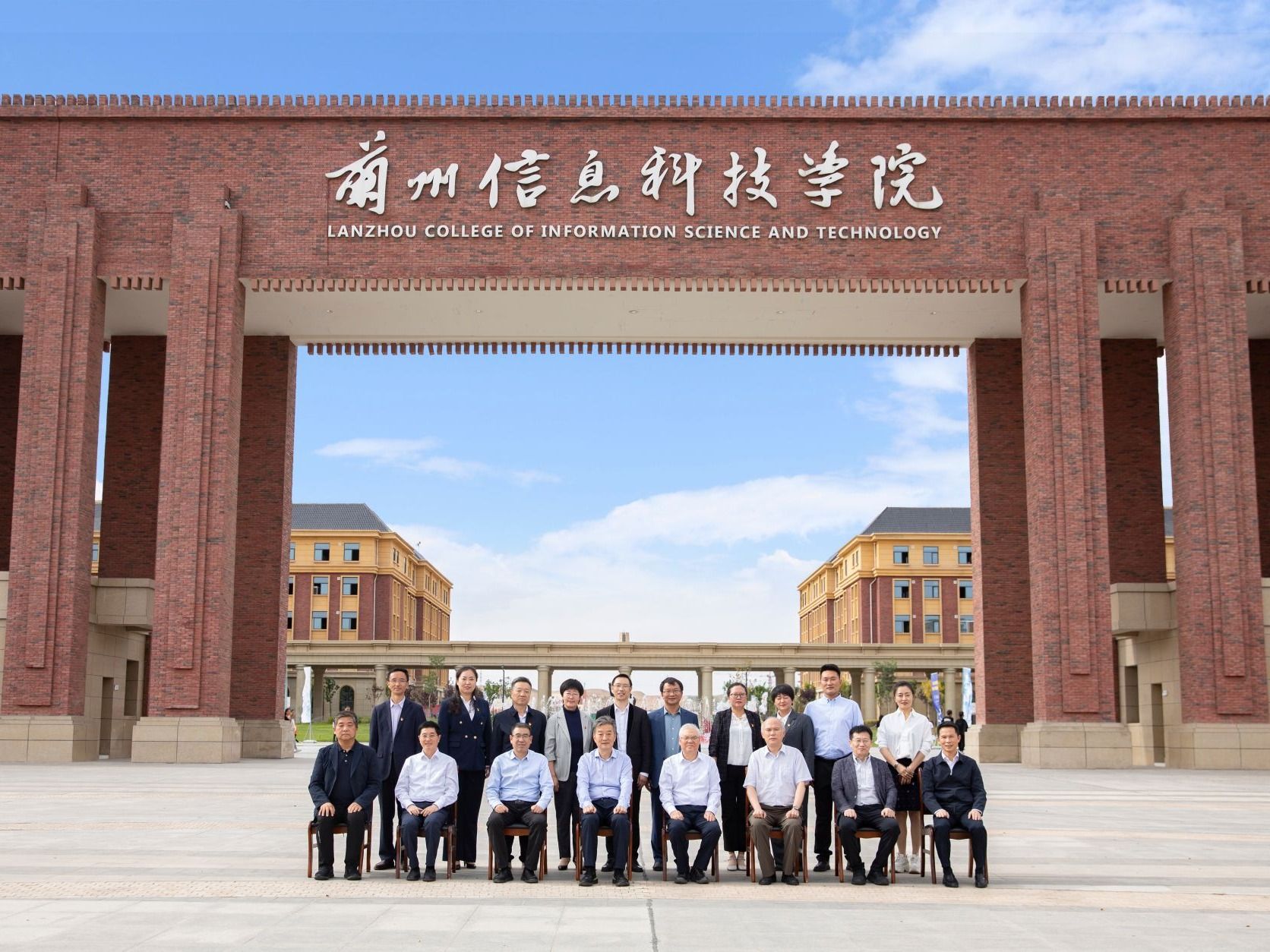 领导关怀 | 民进中央副主席王刚在bat365在线中国官网登录入口调研慰问教师代表