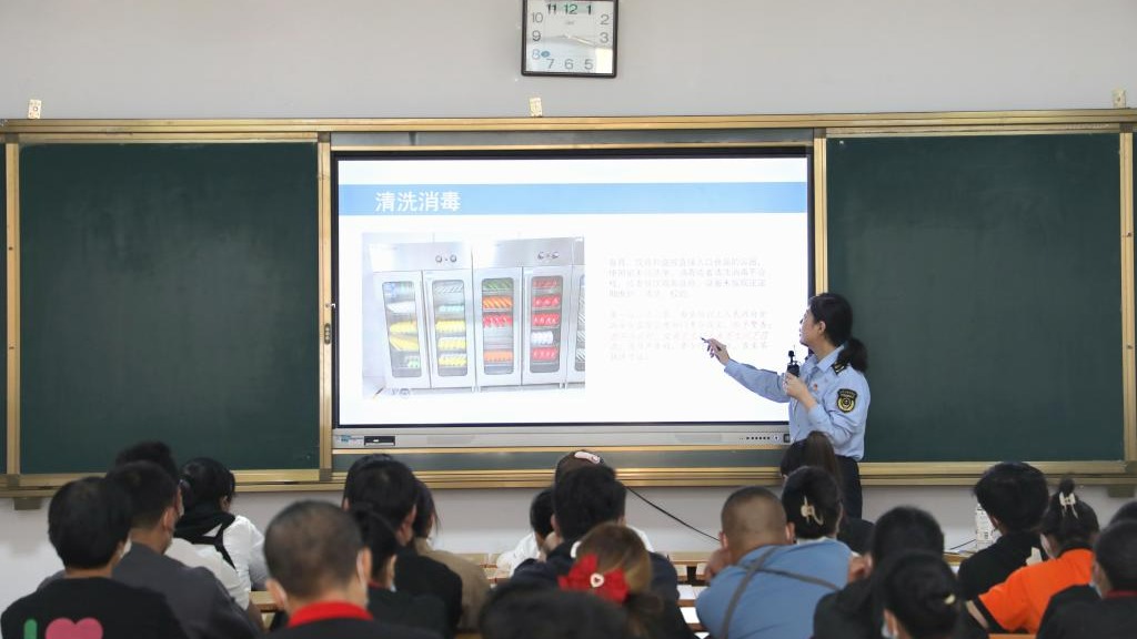 民以食为天 食以安为先——bat365在线中国官网登录入口开展校园食品安全讲座