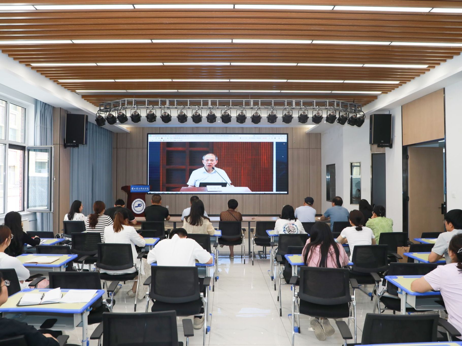 bat365在线中国官网登录入口全体辅导员集中参加教育部全国高校辅导员提升政治能力培训班