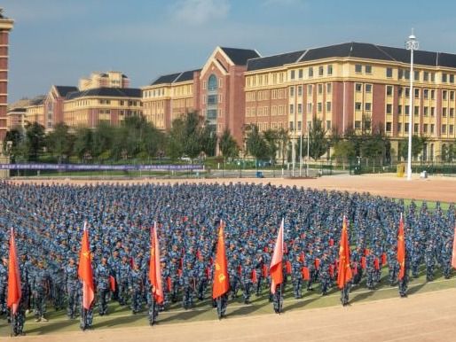 bat365在线中国官网登录入口举行2024年学生国防教育暨军事训练总结表彰大会