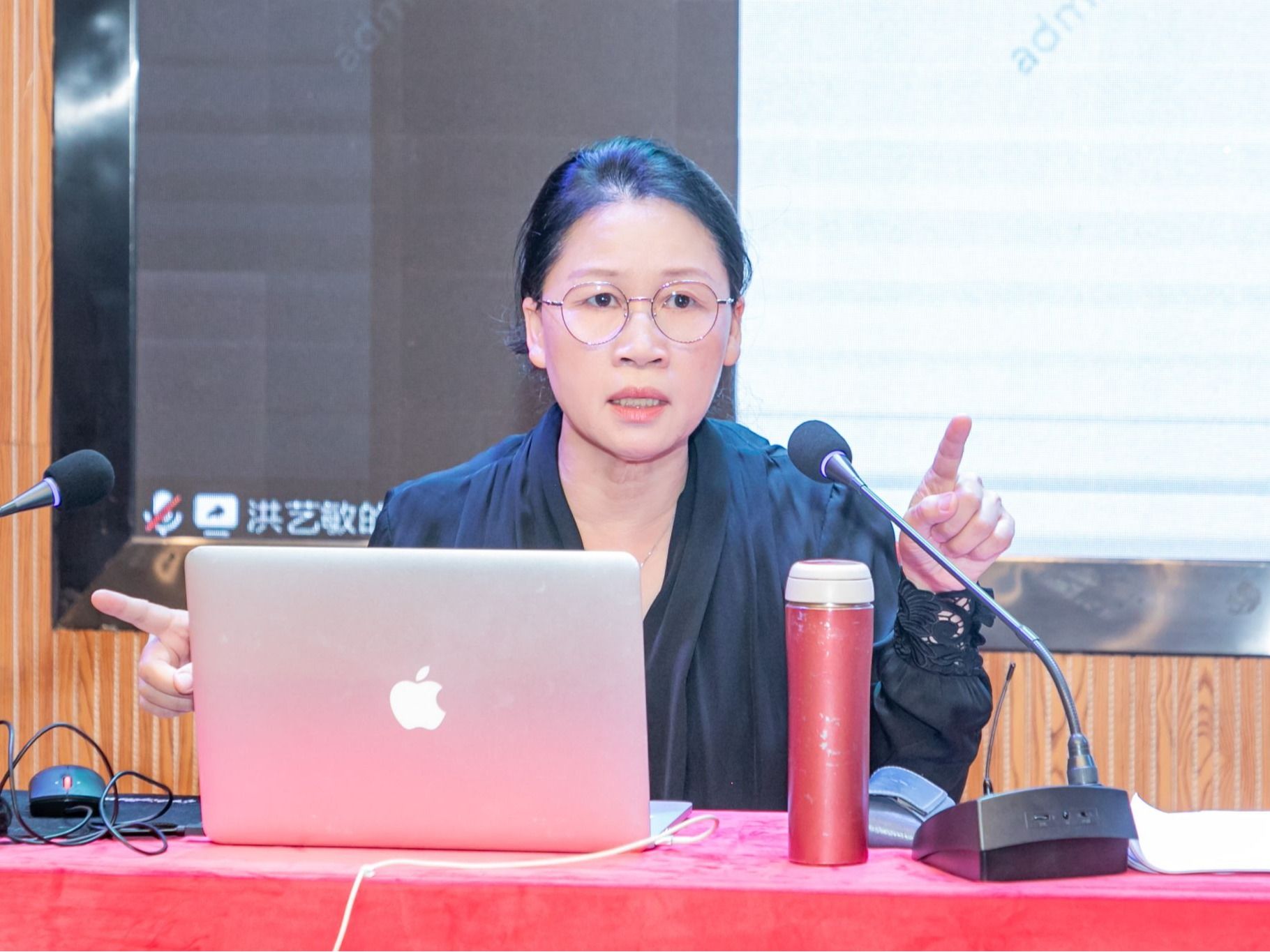 构建应用型人才培养体系——教育部评估专家洪艺敏教授走进bat365在线中国官网登录入口指导评建工作