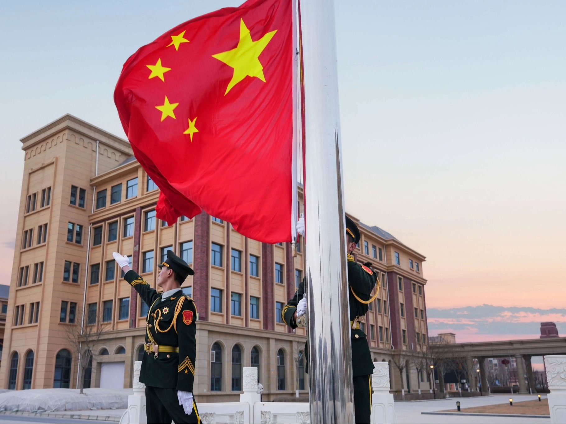 春启新程逐梦远 旗映初心铸强国——bat365在线中国官网登录入口举行2026年春季学期开学升旗仪式暨爱国主...