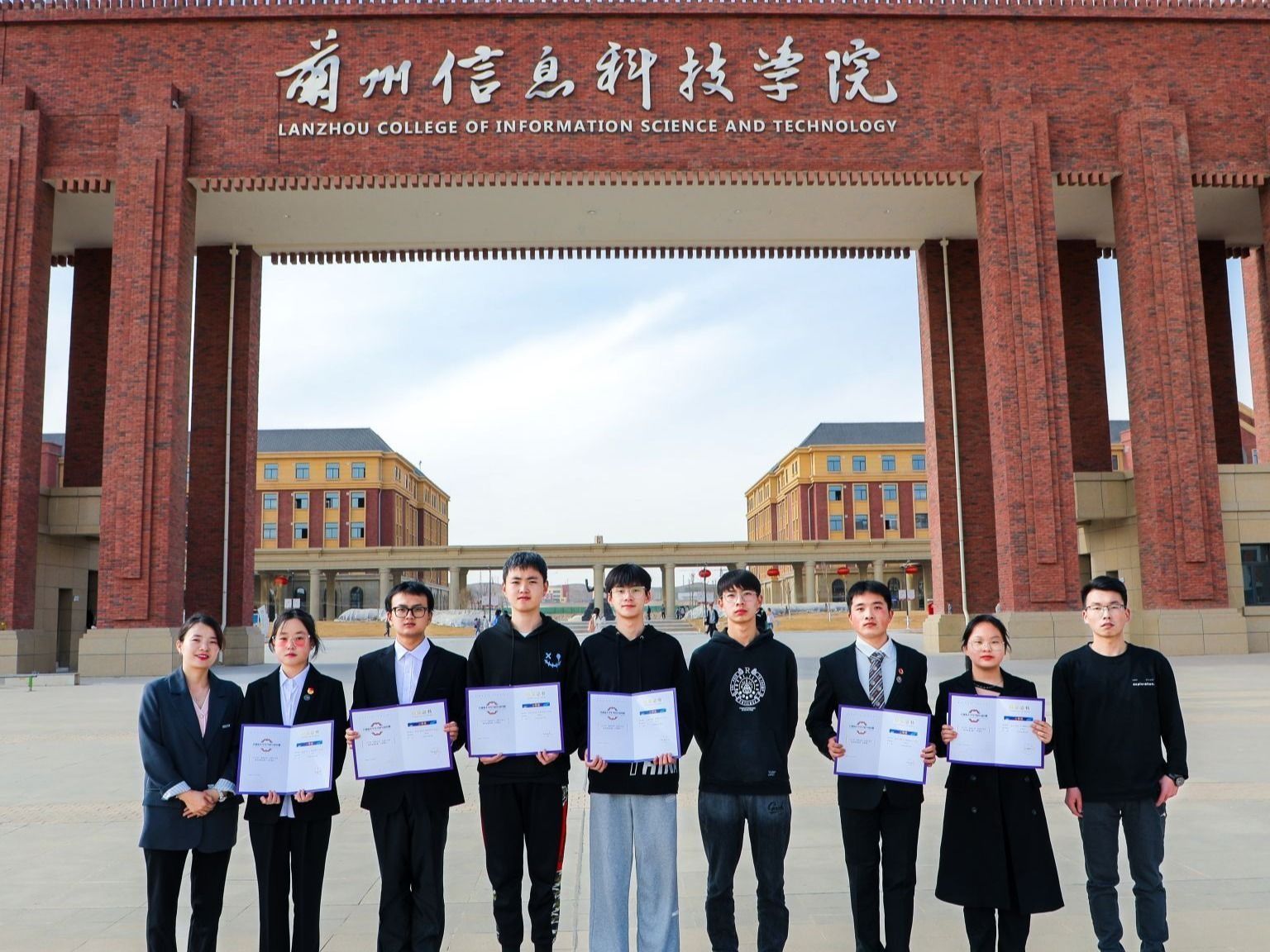 bat365在线中国官网登录入口在全国大学生数学建模竞赛和数学竞赛中斩获佳绩