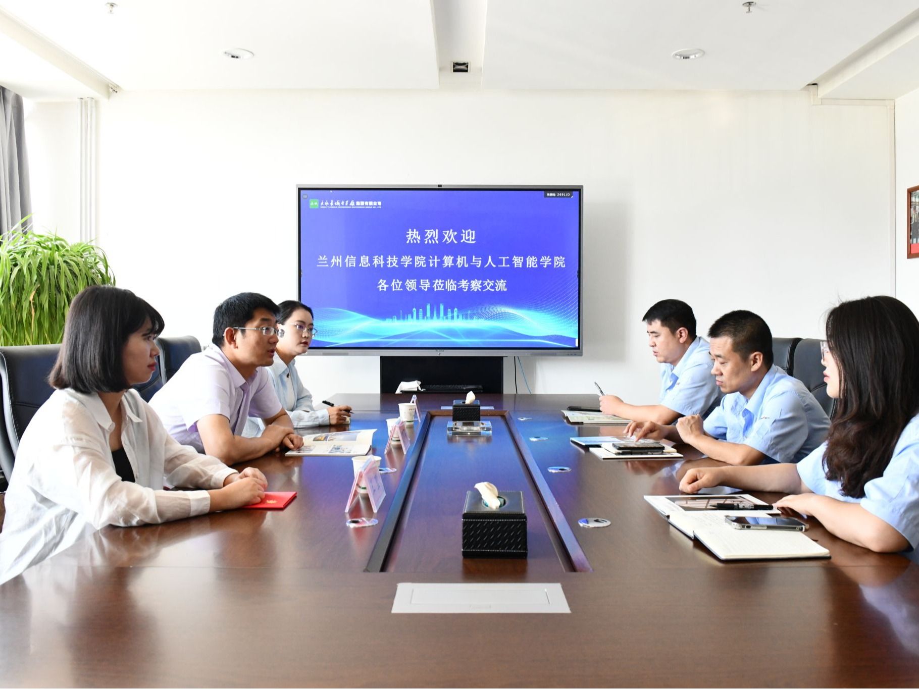 bat365在线中国官网登录入口赴天水、西安开展访企并慰问校友活动