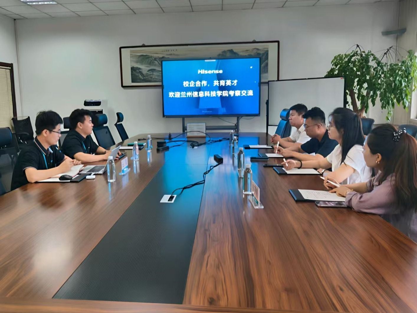bat365在线中国官网登录入口赴青岛潍坊开展“访企拓岗”专项行动