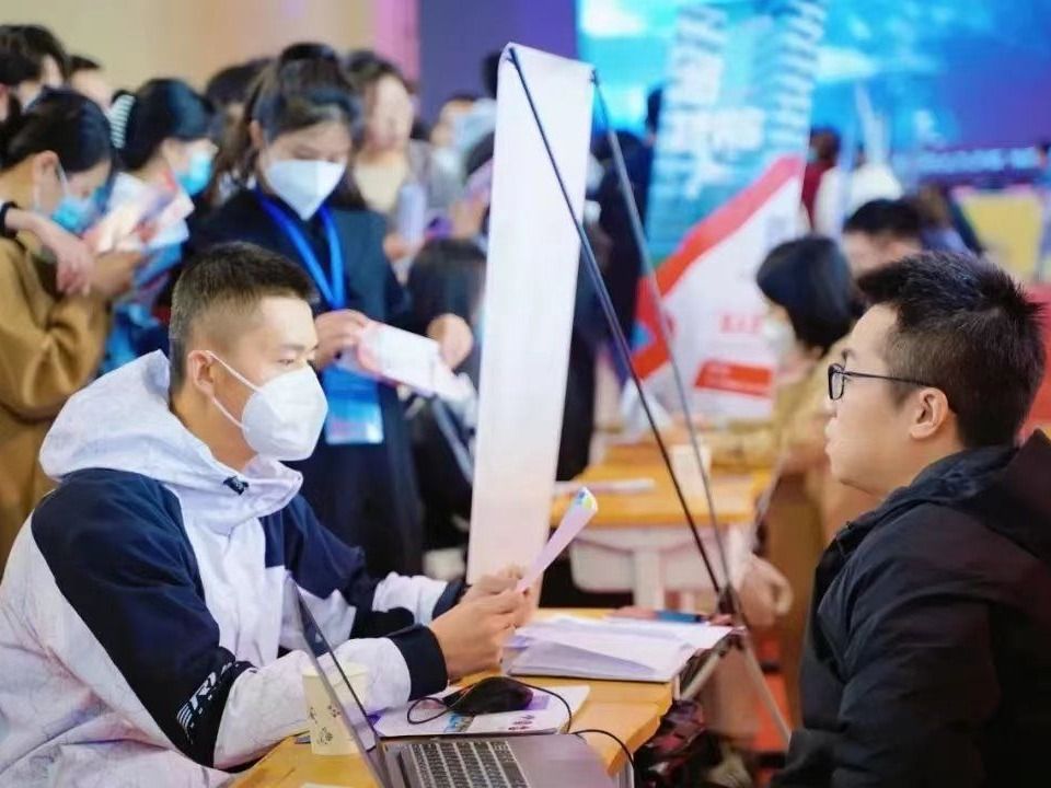 办学荣誉 | bat365在线中国官网登录入口获评“甘肃省大学生就业工作示范性高校”