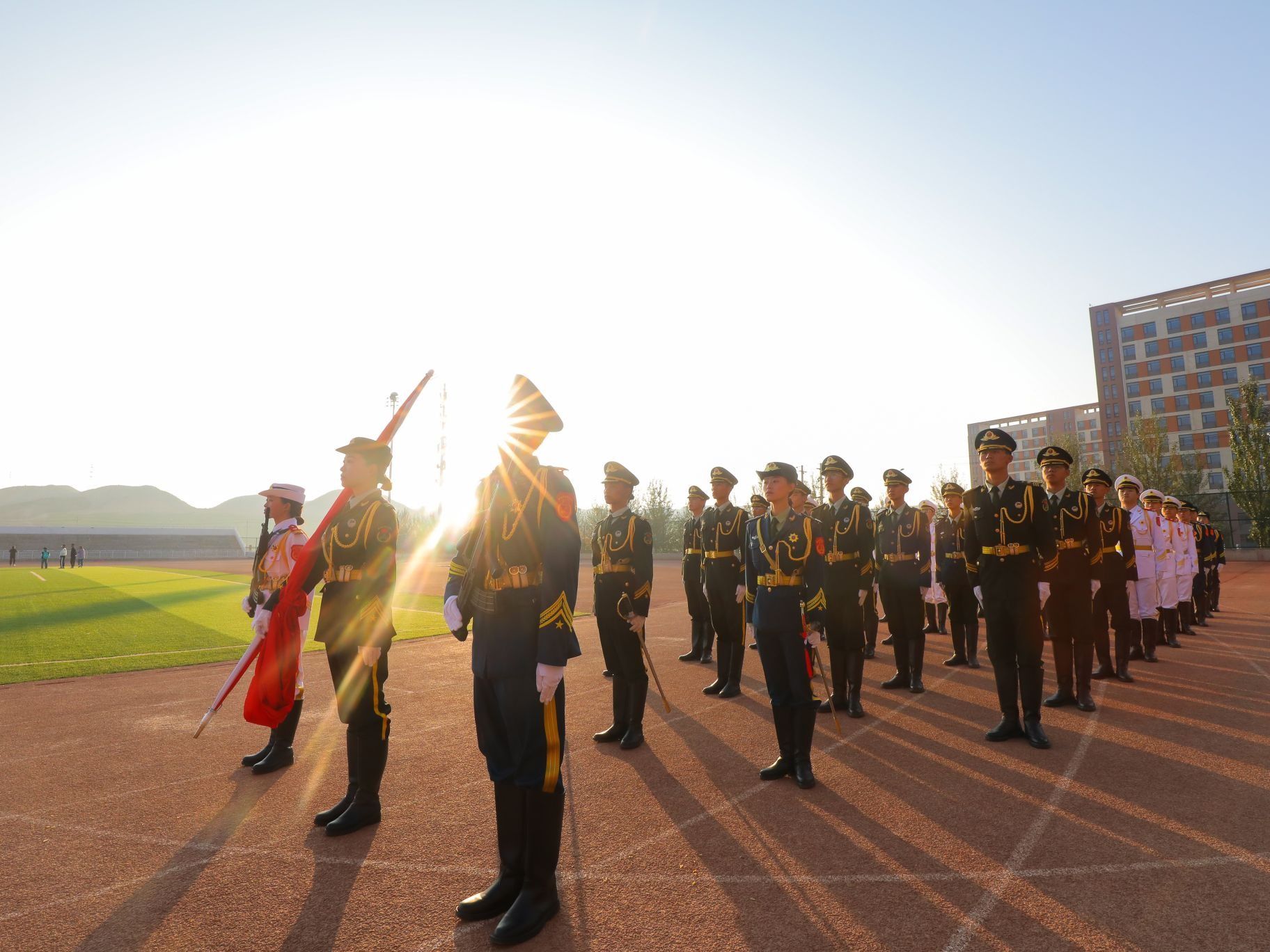 bat365在线中国官网登录入口举行2023秋季学期  第一次升国旗仪式暨开学第一课