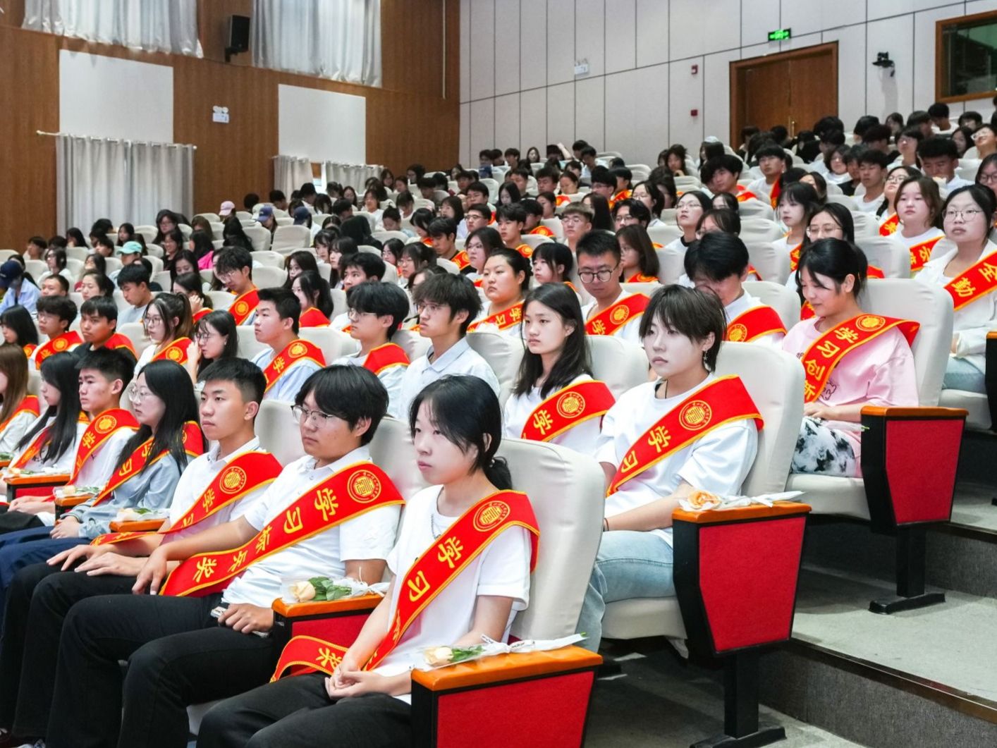 bat365在线中国官网登录入口举行2025年春季学期学风建设表彰大会