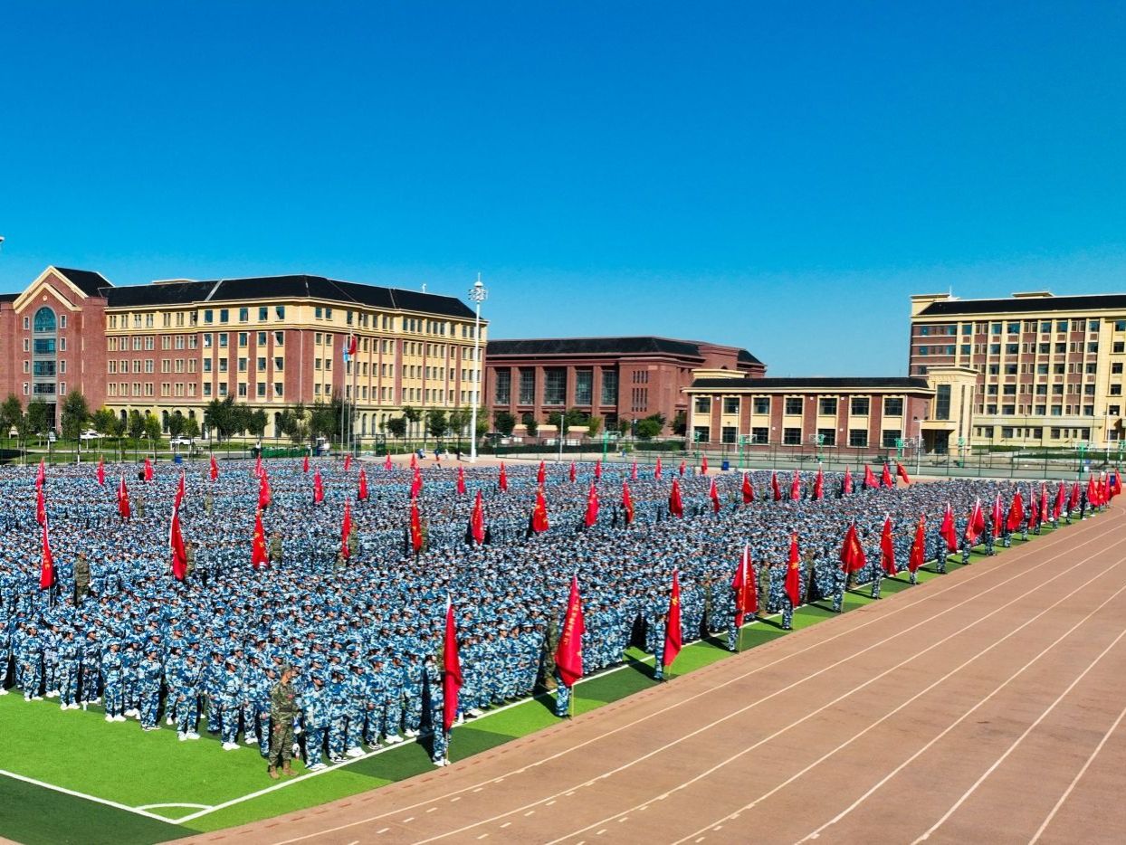 bat365在线中国官网登录入口举行2023年学生国防教育暨军事技能训练动员大会